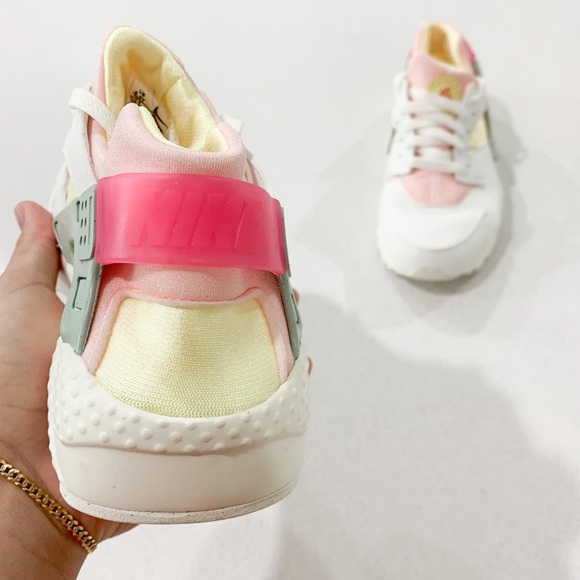 π₯ππ New Nike Huarache Cream Pink Sneakers - Picture 3 of 3